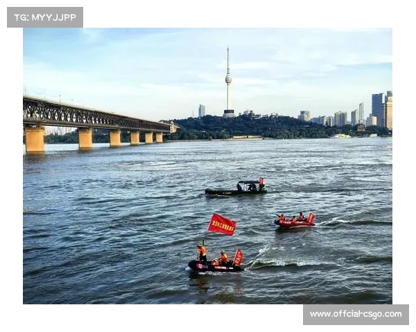 武汉渡江节50周年庆典 张子扬11分21秒抢渡纪录或将永载史册